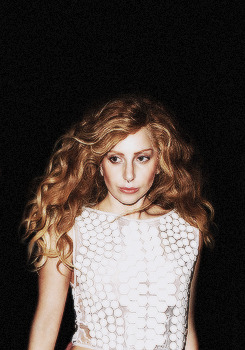 topsohp:  Lady Gaga’s out and about in New York City; August 20 &amp; 21. 