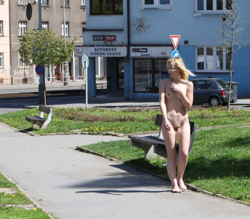 http://urbannudism.tumblr.com/post/98038277853