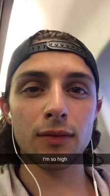nick-avallone:  someone take snapchat away from me before im put on a no fly list 