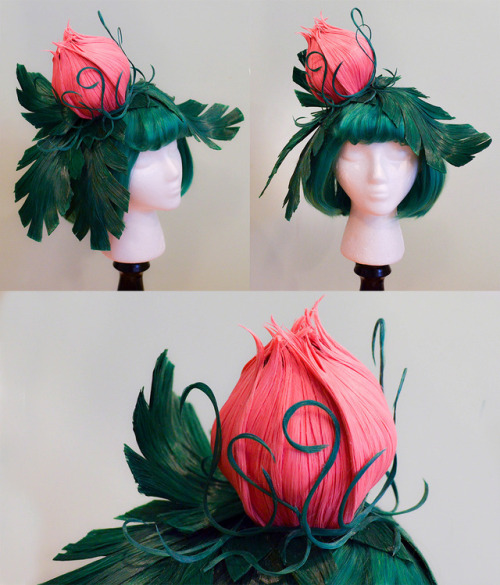 cowbuttcrunchies:Aaaand Ivysaur is finished!! This wig started out as an Arda Wigs emerald Inig