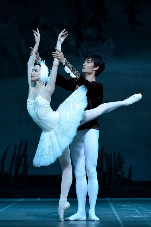 ryanishka: gavrilushka: Olesya Novikova and Kimin Kim in Swan Lake I AM OBSESSED WITH HIM!!!