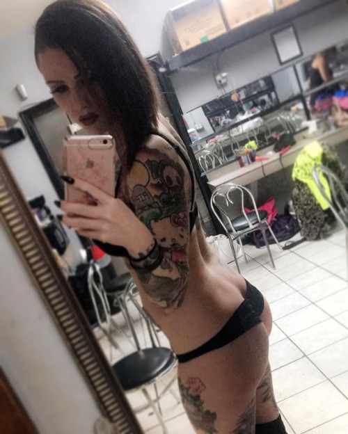 stripper-locker-room:  https://www.instagram.com/audilinamasters/