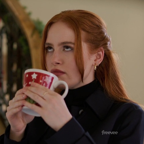 Madelaine Petsch As Georgia In Hotel For The Holidays - Icons