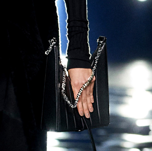 Trendy Bag for FW21: Early 2000′s bag.- Contemporary sharp-cut hobo bag.Annakiki, Givenchy, Jo