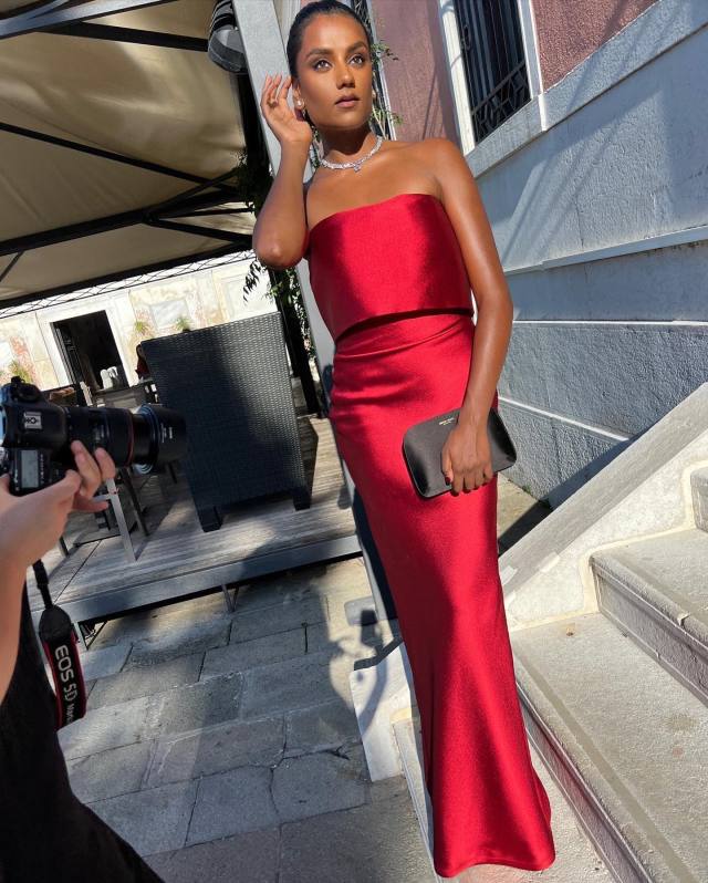 Simone Ashley looks stunning in red! ❤