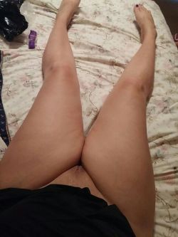 myhotsluts:  Long legs   tight pussy = (f)inish