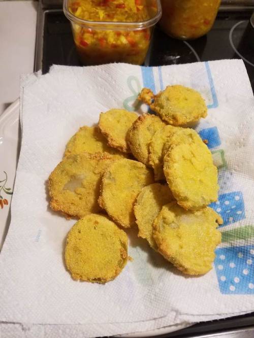 Recipe #102 - Fried Green Tomatoes with Vidalia RelishAnother recipe that takes nine-million pots, p