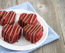 foodiepalooza:  Red Velvet Nutella Cakes 