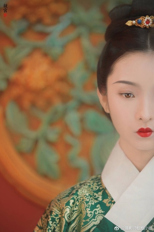 dressesofchina: A Ming-dynasty aoqun in The Forbidden Palace