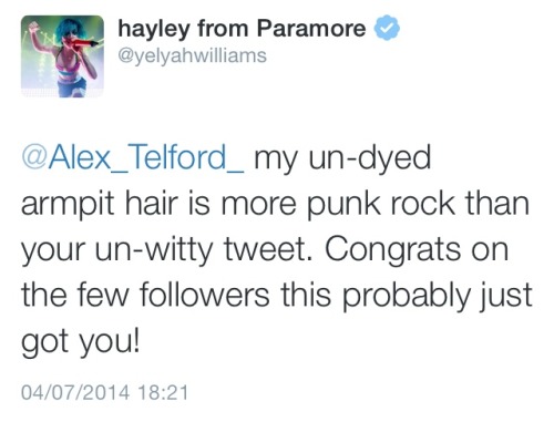 dawsonrian:hayley bein a pro on twitter today
