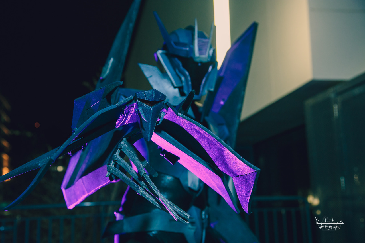 uniformshark-approves:  xemnasss:  Soundwave- Cosplay from Transformers PrimeI finally