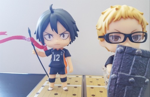 nimbus-cloud:  Karasuno’s Shield and SpearNendoroid props made by me using worbla 
