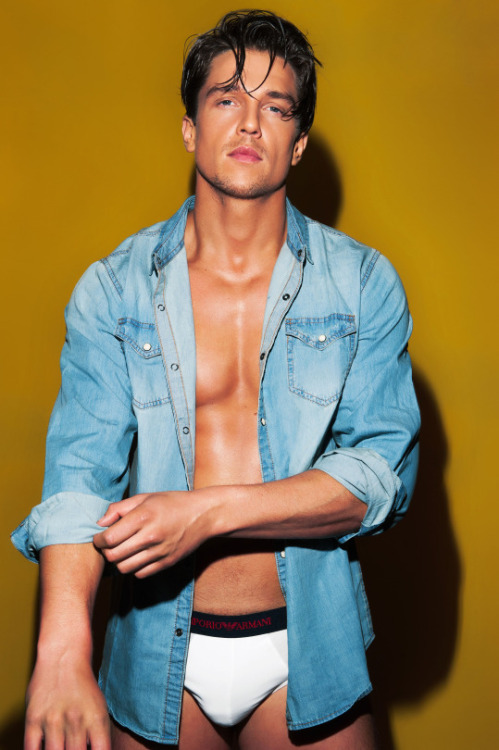 hotcelebs2000:  #119-LEWIS BLOOR