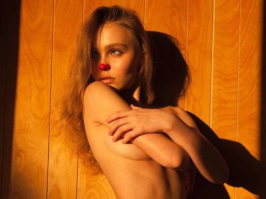 Porn photo Lily-Rose Depp Topless And Sexy Pokies Photos