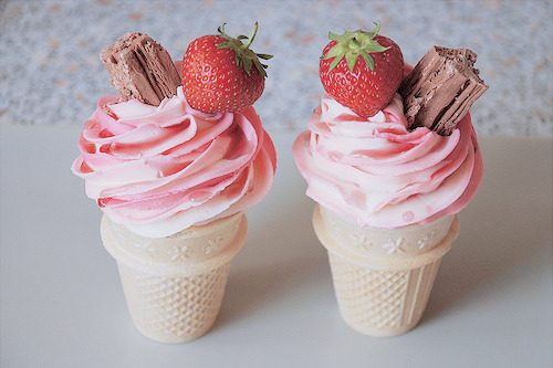 cinnahearts:  (by Lorraine McCarroll)              