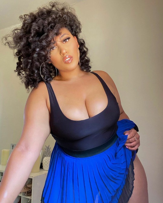 thicknessdeluxe:  tellietime:Lil lady blue 💙 The Plump Pleasures Series…