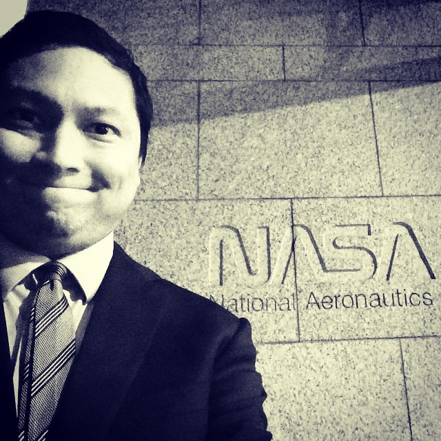 brownpau:
“ Me and the worm. #NASA (at NASA)
”
Hail to the worm!