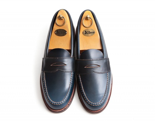 dressshoesandsneakers:  Alden Navy CXL Penny Loafer                                                                        Van Last, Unlined Navy Chromexcel, Flex Soleshttp://www.facebook.com/DressShoesandSneaker