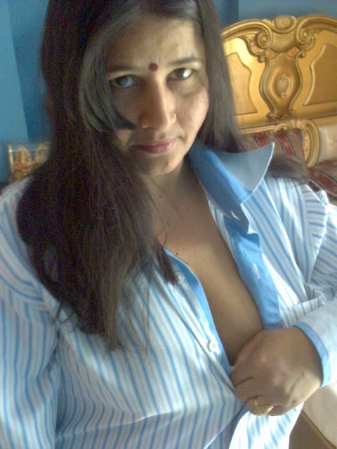 prythm:  Perks of going on vacation with neighbours… Sometimes if maybe lucky to own sexy Desi Aunty throughout your vacation - 3