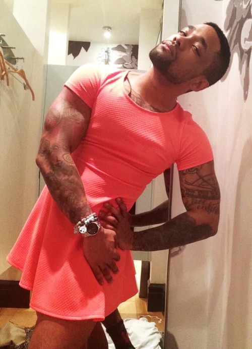 wittsandtitts:branddy:More muscular tatted men in cute dresses 2014 thank you