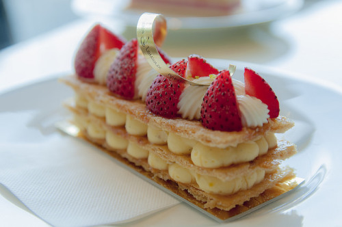 oh-sehsation:  ileftmyheartintokyo:  Millefeuille by Gaku@STUDIO-Freesia on Flickr.