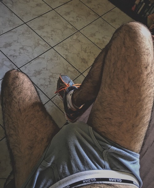 kingdobleq: My hairy legs