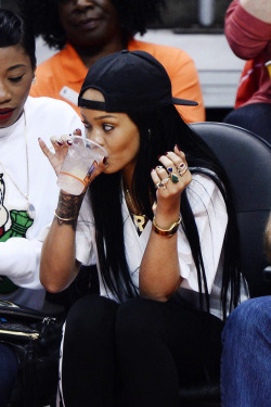 rihannalb:  Rihanna at a basketball game