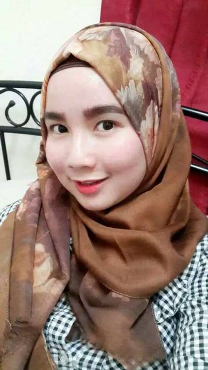 luciferiandent: shaerraa: Syahirah Zaki Bini Orang Tetek PadatNo.Fon 0192504409 wow