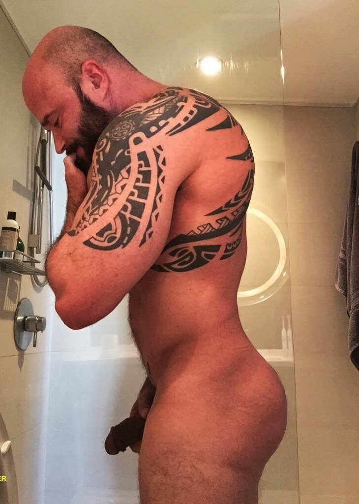 sweetazztyger40: nippig:  Scott Bolton aka vancouverbud  WWWWWWOOOOOOFFFFFF DADDY😍😍,CUM
