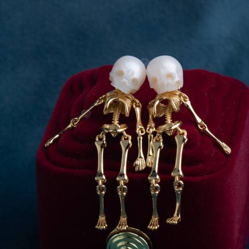 littlealienproducts:    Mermaid AndSkeleton Shape Earring by VermeerJewelry
