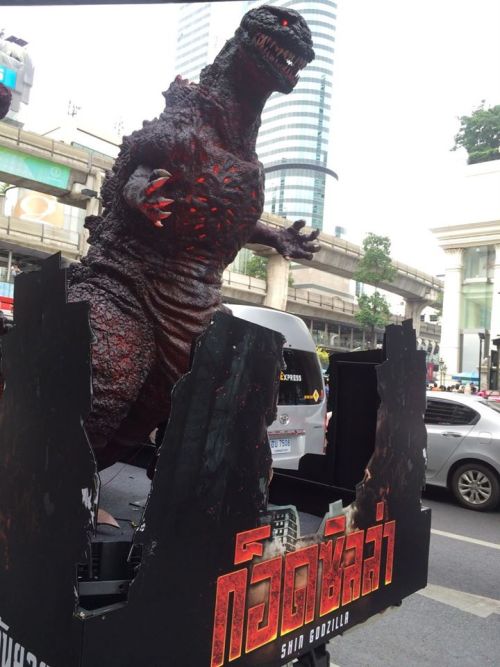 astoundingbeyondbelief - Godzilla takes a drive through Bangkok.