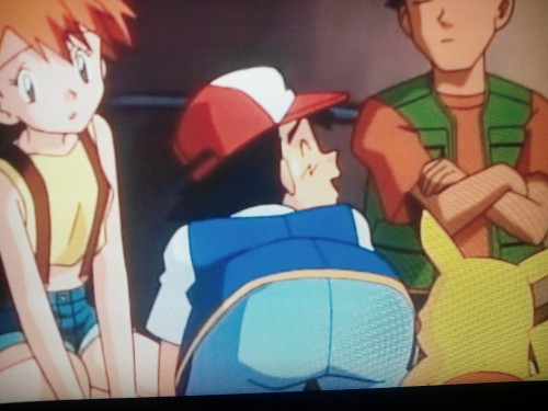 ashketchumlover:  I was rewatching pokemon on netflix when i found this!!! Why i didn’t notice it when i was a kid? jajaja My Ashyboy big butt on the episode “scare in the air”. 😋😋😋😋😋😋😋😋😋  By the way! I take that pics