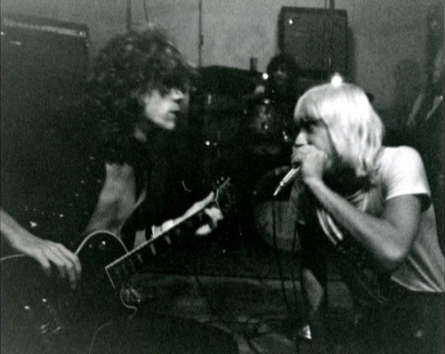 xrawpowerx:    Iggy Pop and the New York Dolls soundcheck at LA, where Iggy happened to drop by and started jamming with the Dolls    