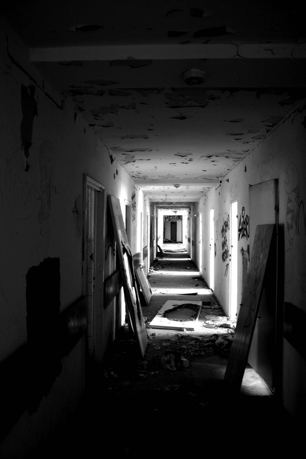demonic-fiend:  Black &amp; White Blog 