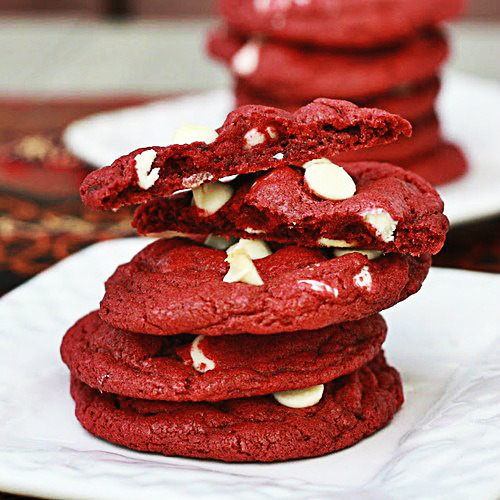everybody-loves-to-eat:  red velvet everything. 