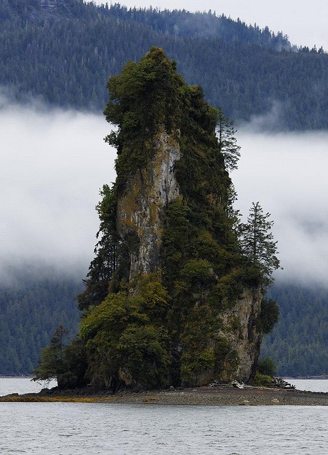 bluepueblo:  Pinnacle, New Eddingstone, Alaska photo via roger 