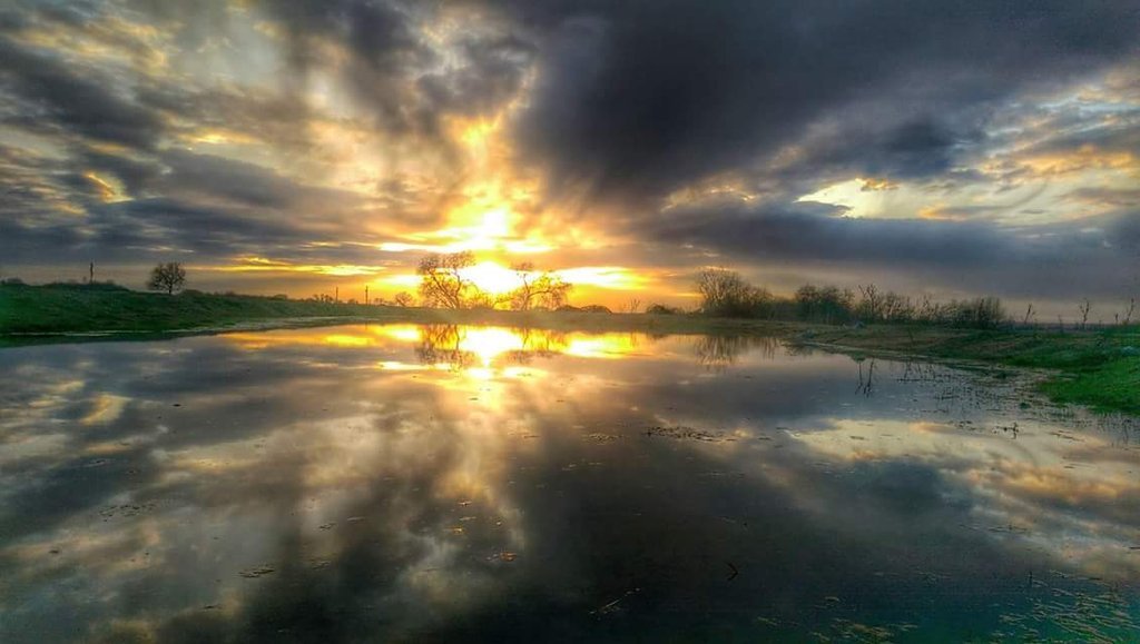 the-awesome-pictures:  Hermiston, Oregon at dusk