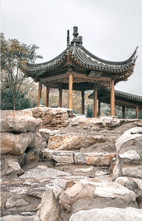 fuckyeahchinesegarden:traditional chinese mansion by Mike.  tianjin, china