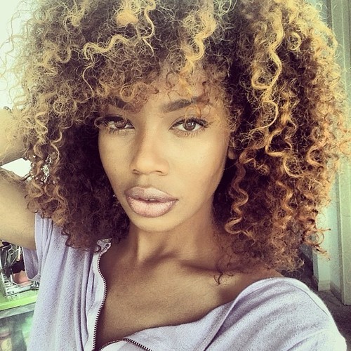 dktastic:  DSLs…. A sexy pair of lips is ALWAYS a good thing.   Love lips