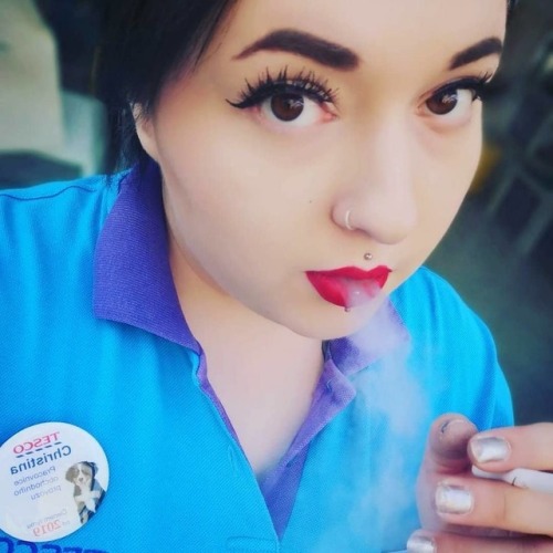 Couple more from pretty @vicious.creature #smokingfetish #smokingmodel #cigarettemodel #cigarettefet