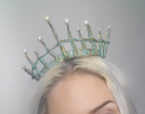 wickedclothes:Mermaid CrownsEvery day you wear this crown you are officially undersea royalty.  You 