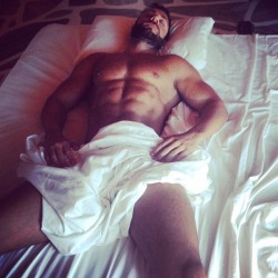 hugesexyooweegooweemen:  Suck’m while they sleep. It tickles
