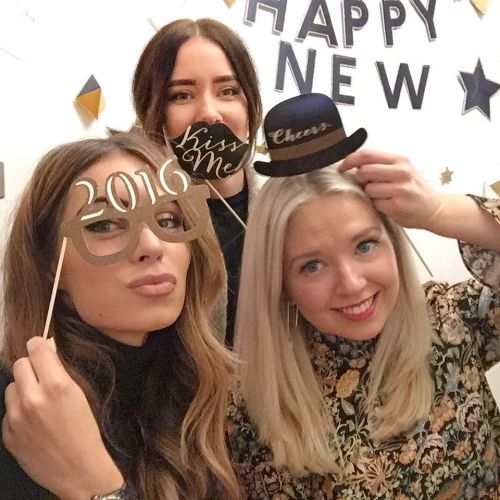 When your best friend thinks of EVERYTHING! Even a build your own Prosecco bar ❤️ happy New Years from my girls and I ❤️ @carrie_missg @sahburgin by lydiaemillen