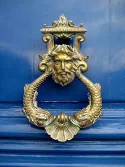 audreylovesparis:  Paris door knocker