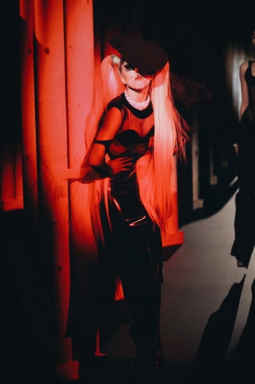  [PHOTO] — Lady Gaga attends the Thierry Mugler Fashion Show in Paris, March 2, 2011.