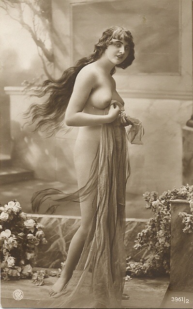 grandma-did:  vintagemarlene:  vintage lovely  Neue Photographische Gesellschaft (NPG) #3961/2.  It’s not often something new from this studio pops up. 