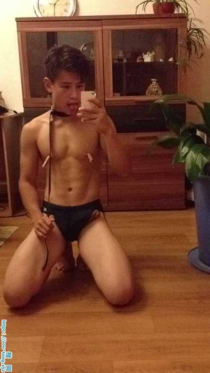 centergayboy: tianxiangong:俄罗斯混血直男被调教 So cute !