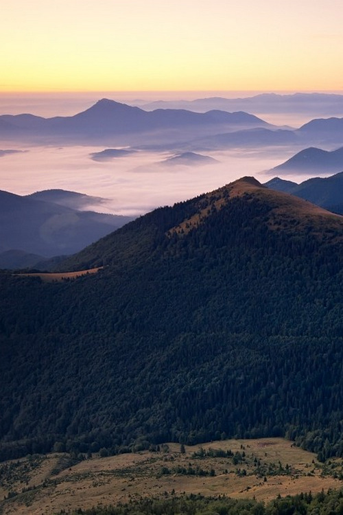 sundxwn:  In The Land Of Thousand Hills by Radomír Klimša 