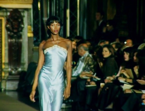 fuckrashida:Alek Wek, Adia Coulibaly, Naomi Campbell, Noémie Lenoir, and Kiara Kabukuru at Chloé Spr