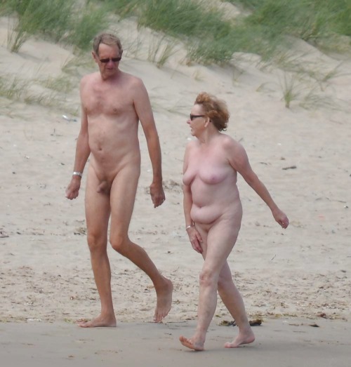 nudityyeahconvenientreload:Very Cool Nude !